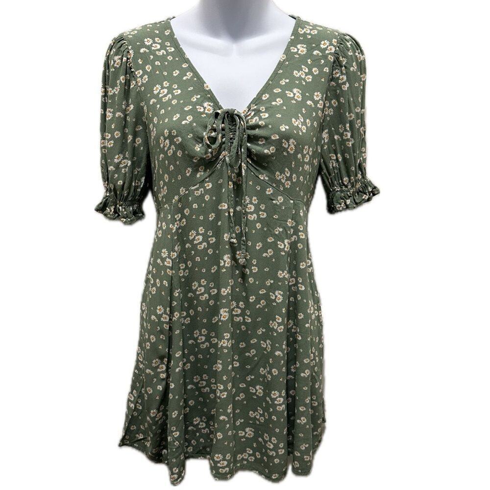 Wild Fable green dresss with daisy flowers size small